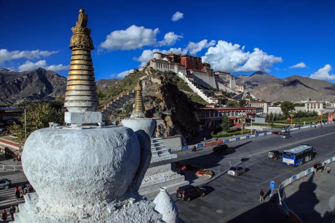 探寻西藏，历史、文化与社会的交融篇章